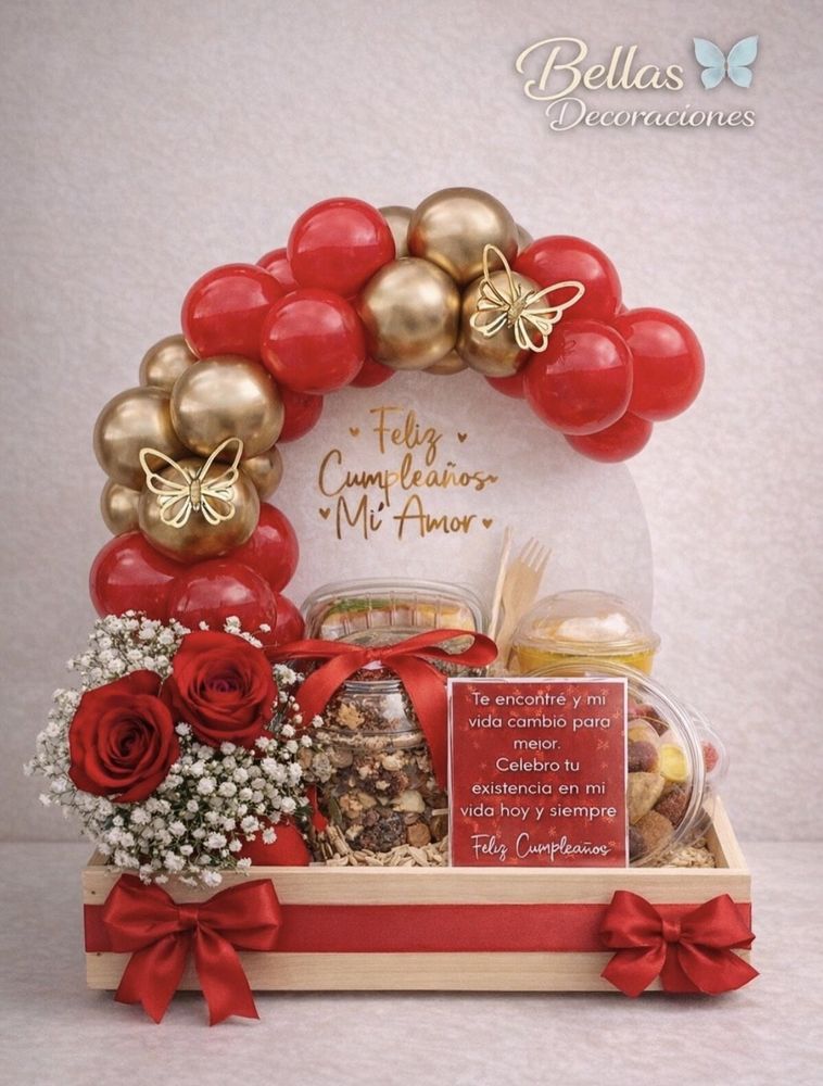 Desayuno sorpresa con globos, flores y dulces
